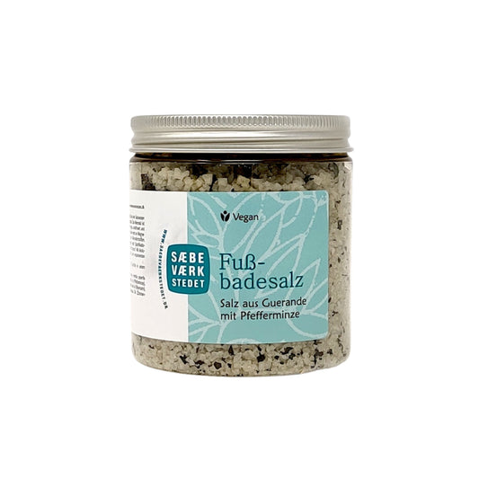 Das Fußbad pflegt und regeneriert beanspruchte Füße, wirkt beruhigend, entspannend und fördert das natürliche Wohlbefinden. Biologisch & Naturrein.