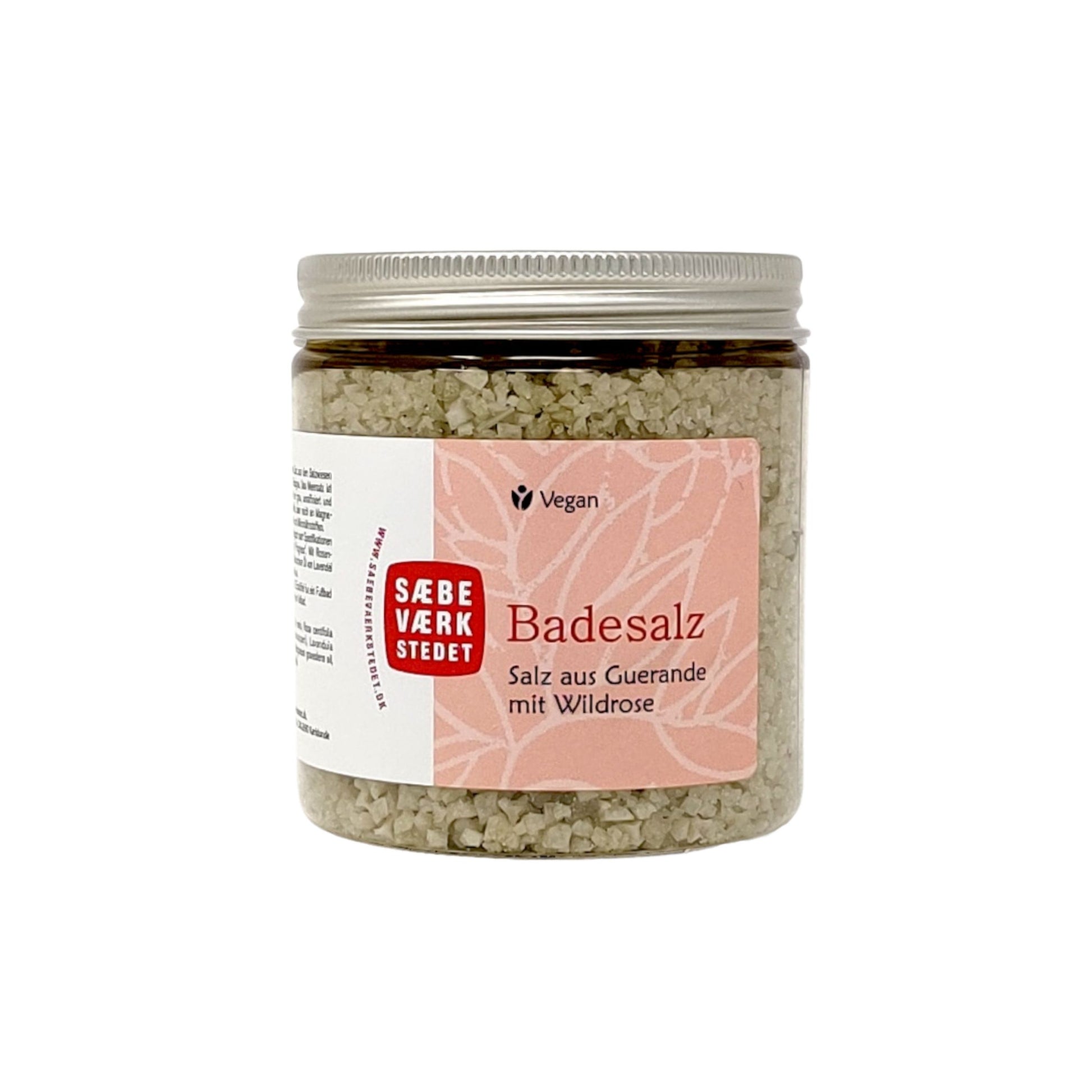 Feinkörniges, naturbelassenes Badesalz, sichtbar mit getrockneten Kräutern und Blüten. Enthält Bio-ätherische Öle für ein wohltuendes Badeerlebnis. Perfekt für Hautpflege und Entspannung.