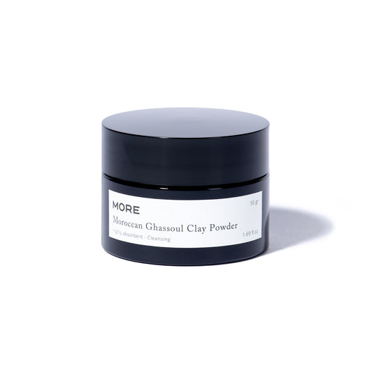 Bio-Ghassoul-Tonpulver für wohltuende Pflege-Rituale, reinigend, mineralstoffreich und entspannend. Sorgfältig gewonnen und schonend gemahlen für hochwertige Pflege.