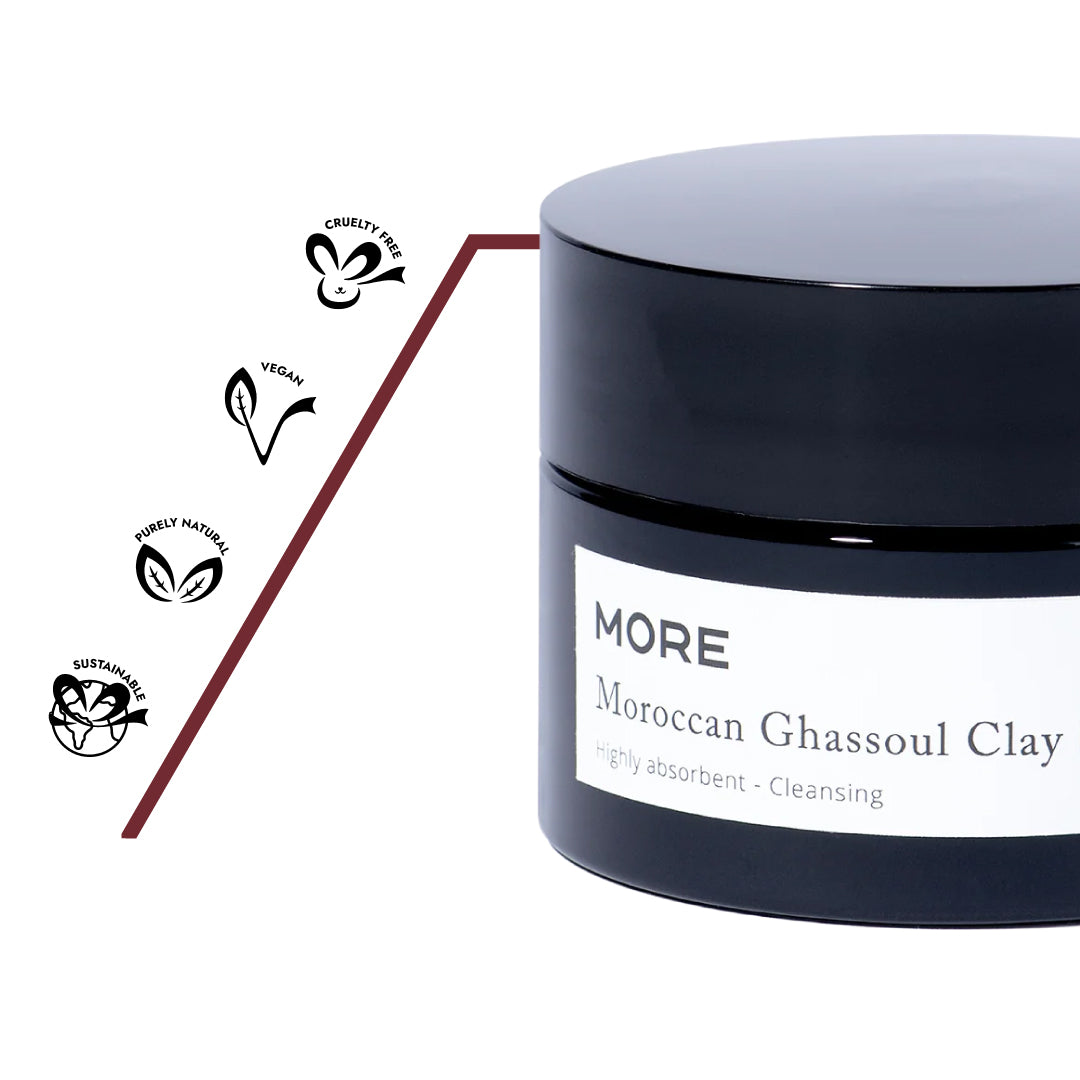 Bio-Ghassoul-Tonpulver in lichtgeschütztem, recycelbarem Glas. Vegan und tierversuchsfrei.