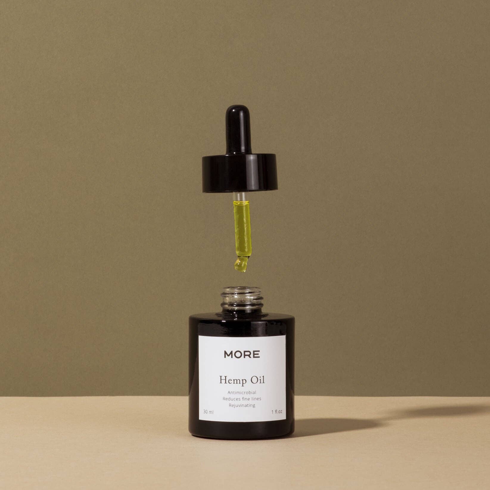 eichtes, schnell einziehendes Bio Hanföl mit ausgewogenem Fettsäureprofil für Pflege von Haut und Haar