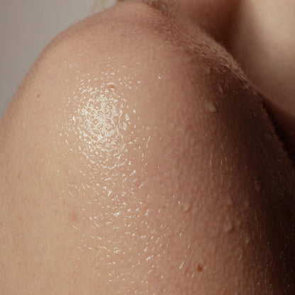 Klares, duftendes Bio-Hydrolat. aus Bulgarien, beruhigend für Haut und Sinne. Gepflegt mit Naturkosmetik.