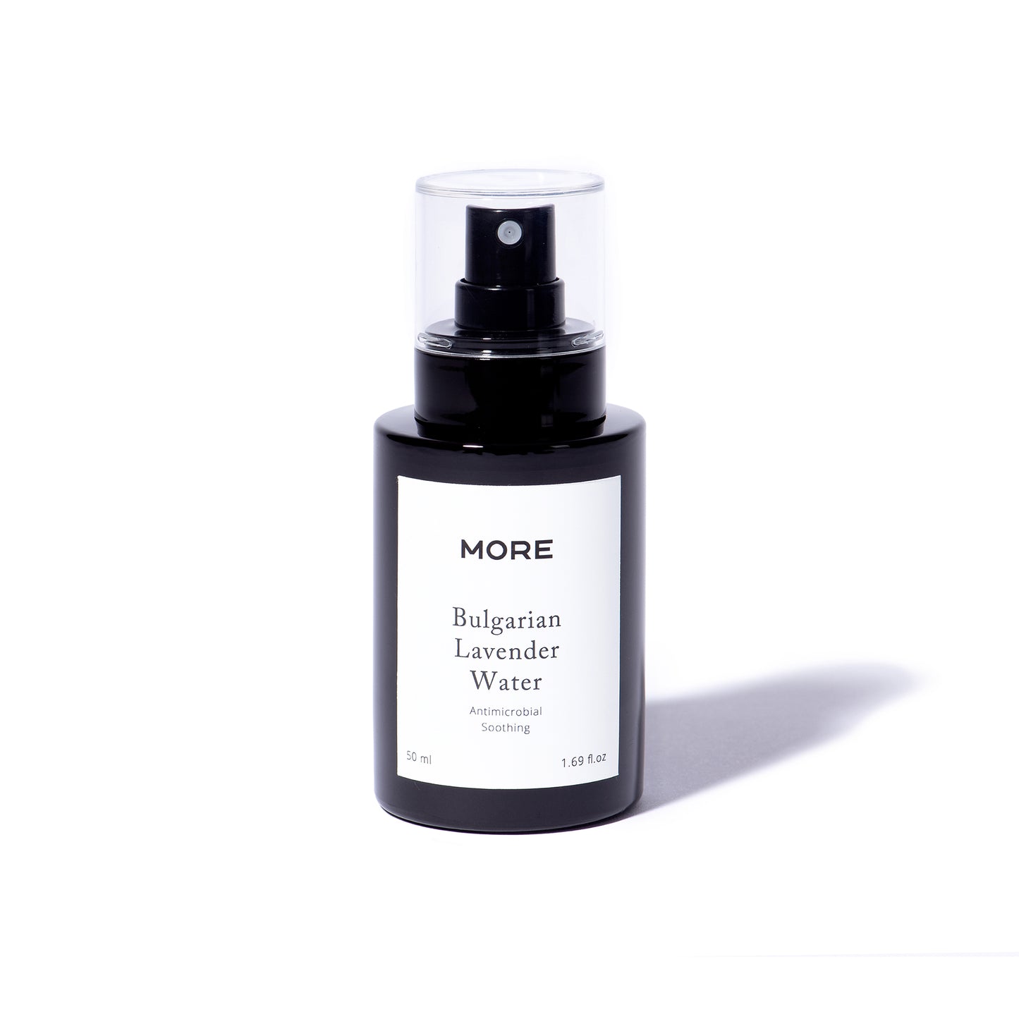 Bio-Lavendelwasser in lichtgeschützter Glasflasche, nachhaltig und recycelbar.