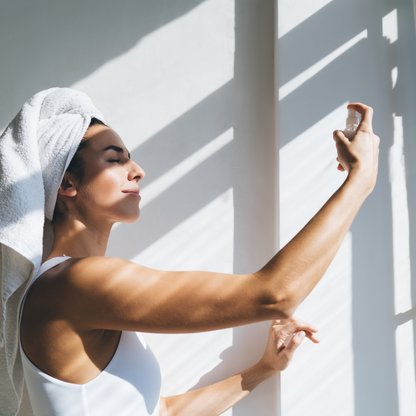 Bio-Lavendelwasser beruhigt, spendet Feuchtigkeit und eignet sich für empfindliche und reife Haut.