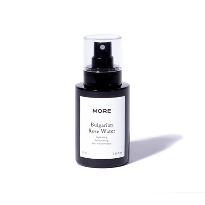 Bio-Rosenwasser in lichtgeschützter Glasflasche, nachhaltig und recycelbar