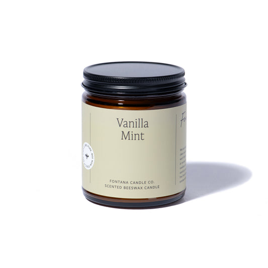 Vorderansicht der Fontana Candle Vanille-Mint Duftkerze aus Bienenwachs und Kokosnussöl