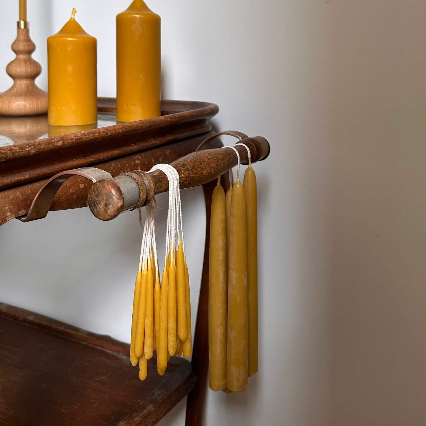 Lange dünne Bienenwachskerzen – 10er-Set