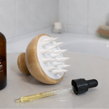 Natürliche Unterstützung von Haarwachstum. Für alle Haartypen geeignet: Haarwachstumsöl mit 13 Bio-Ölen und Kopfhaut-Massagebürste aus Bambus.
