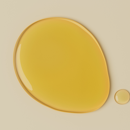 Textur von Bio Schwarzkümmelöl auf der Haut, leicht, klar und schnell einziehend ohne fettigen Film