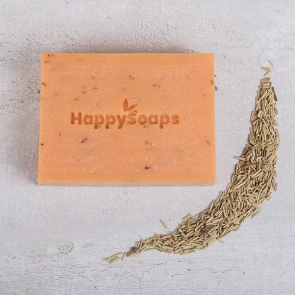 Milde Koerperseife mit pflegendem Arganoel, Shea Butter und stimulierendem Rosmarin. Biologisch abbaubare Seife für nachhaltige, bewusste Körperpflege.