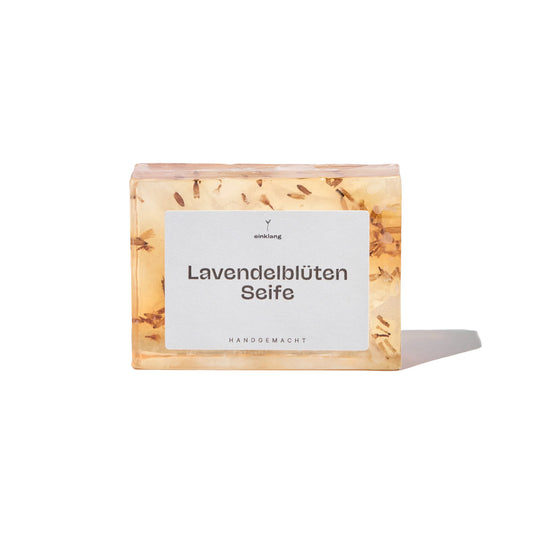 Bio Seife Lavendelblüten mit ätherischem Lavandinöl aus der Provence, pflanzlich, sanft zur Haut und feuchtigkeitsspendend.