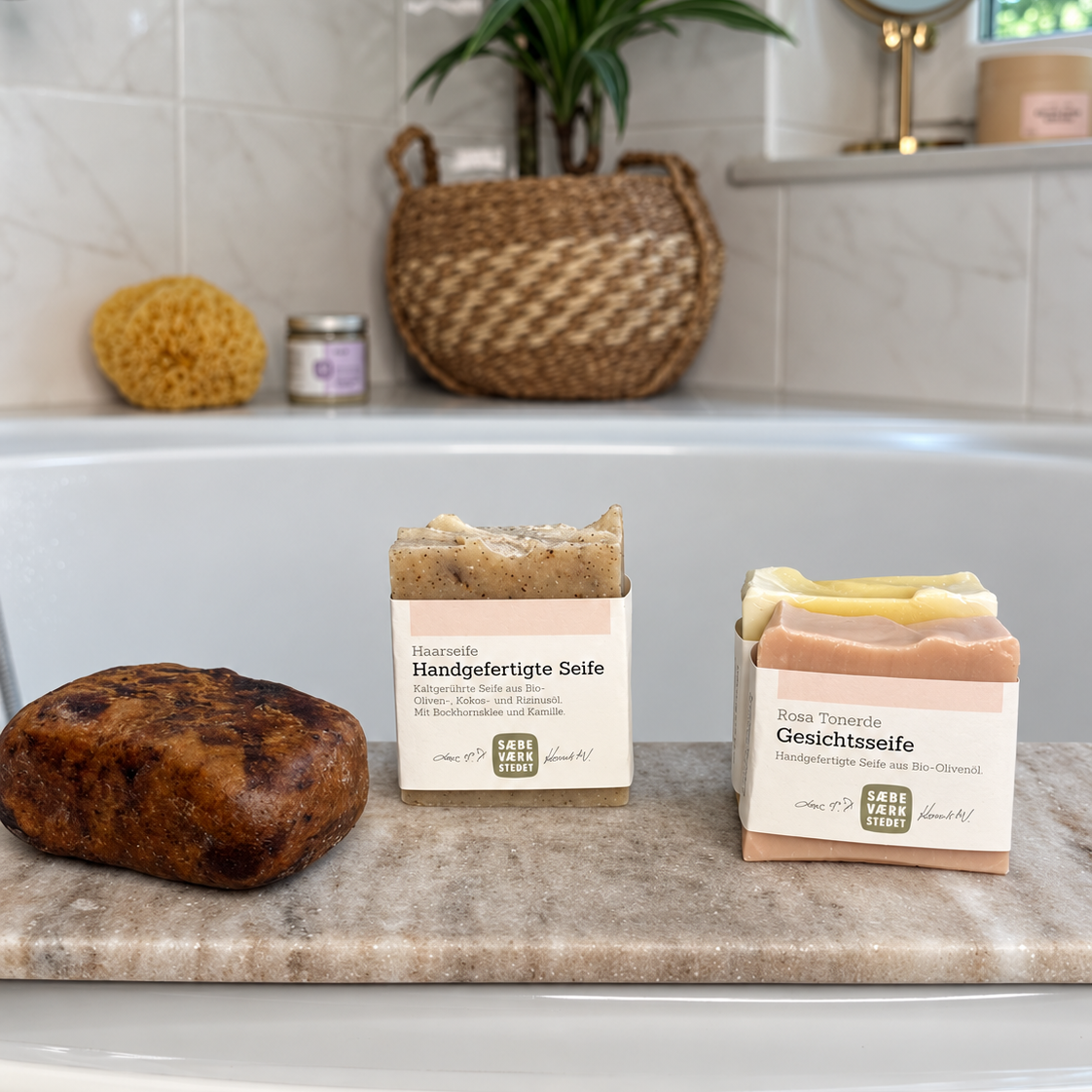 Bio Haarseife im Badezimmer neben Gesichtsseife und Black Soap 