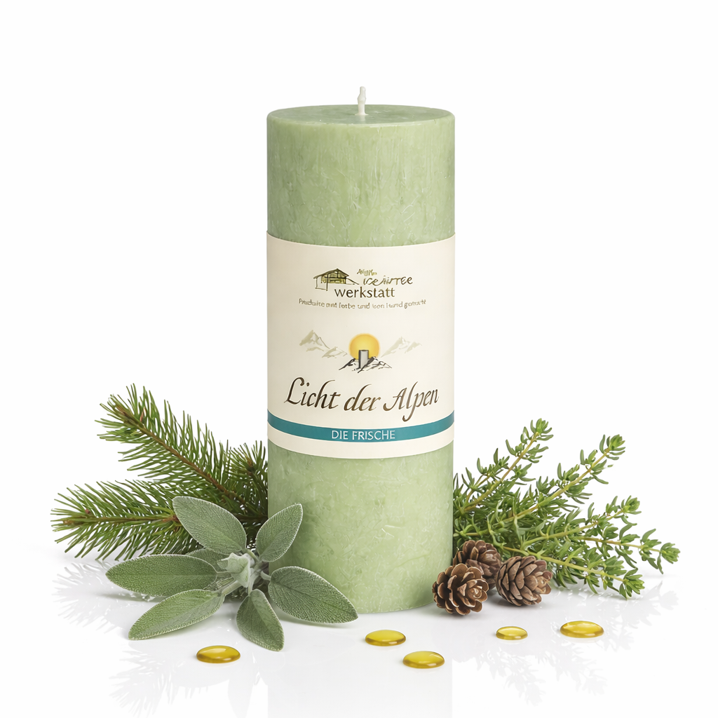 Duftkomposition der Licht der Alpen Die Frische Aromakerze mit Salbei, Thymian und Fichte, klar und vitalisierend