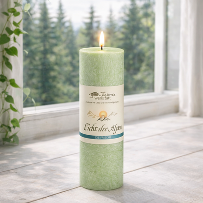  Licht der Alpen: Die Frische Aromakerze zu Hause, Landhaus, Fester zum Wald  mit Salbei, Thymian und Fichte, klar und vitalisierend