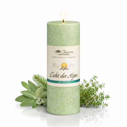 Duftkomposition der Licht der Alpen Die Frische Aromakerze mit Salbei, Thymian und Fichte, klar und vitalisierend