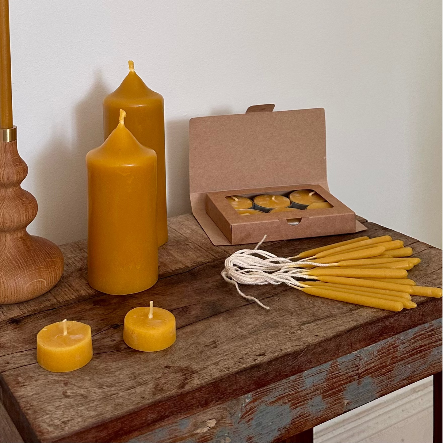 Nachhaltige Bienenwachskerzen aus eigener Imkerei, 100 % naturbelassen und ohne synthetische Zusätze