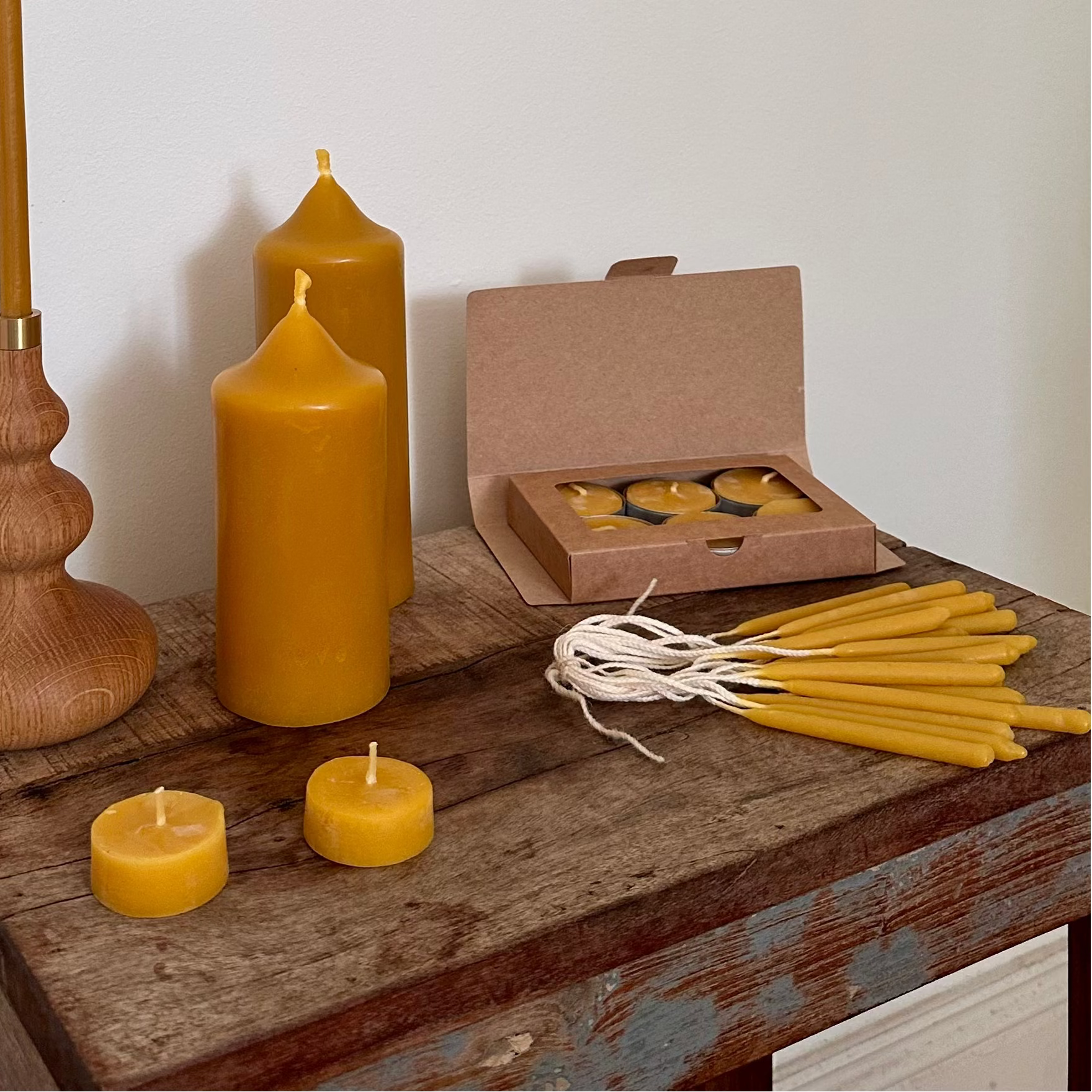 Nachhaltige Bienenwachskerzen aus eigener Imkerei, 100 % naturbelassen und ohne synthetische Zusätze