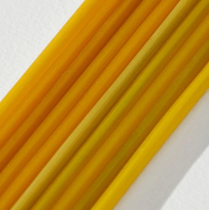 In Litauen handgegossene Bienenwachskerzen aus reinem Bienenwachs, jeder Farbton ein Unikat, nachhaltig hergestellt