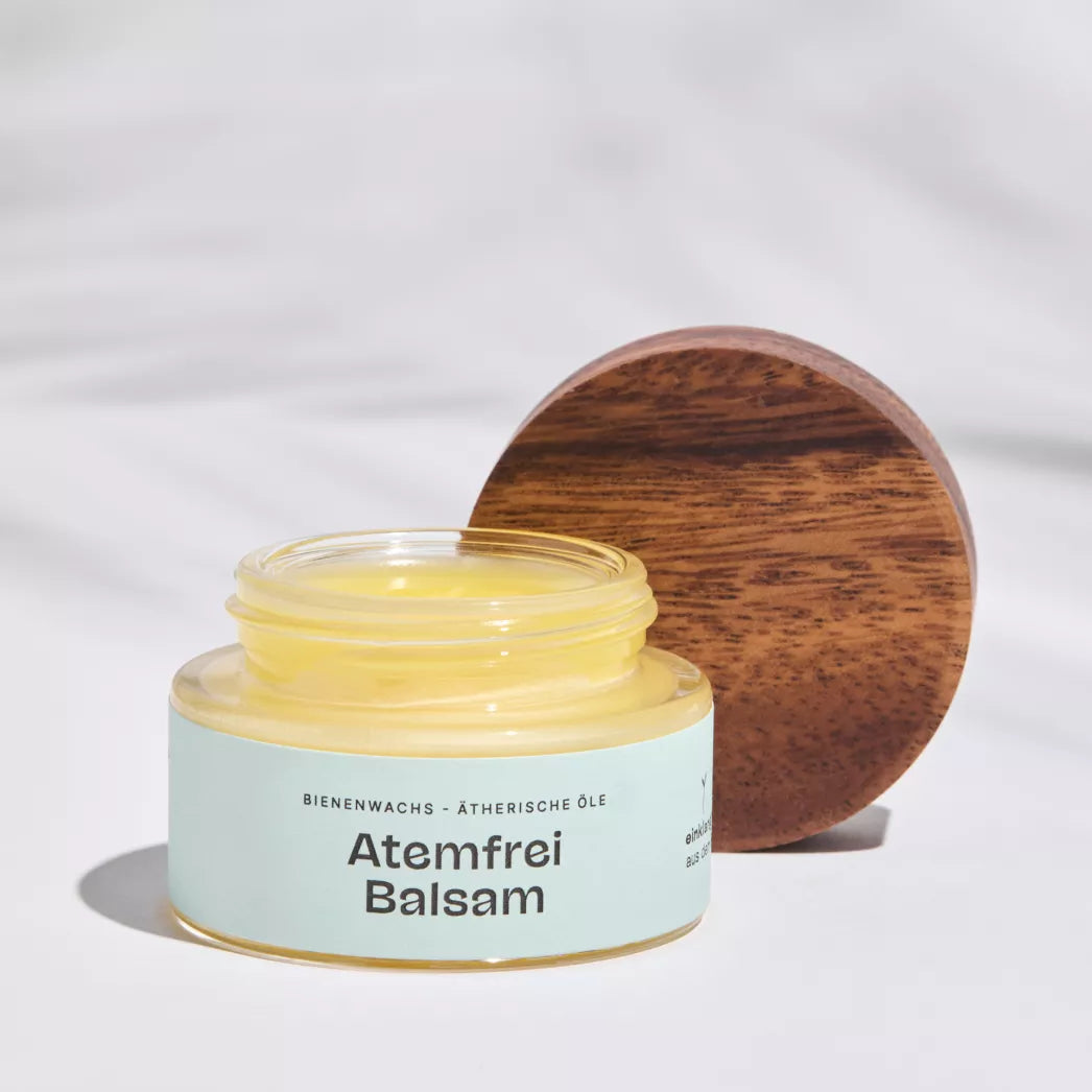 Atemfrei Bio Balsam einfache Anwendung – cremige Textur befreiend für die Atemwege, beruhigend für Haut und Sinne.
