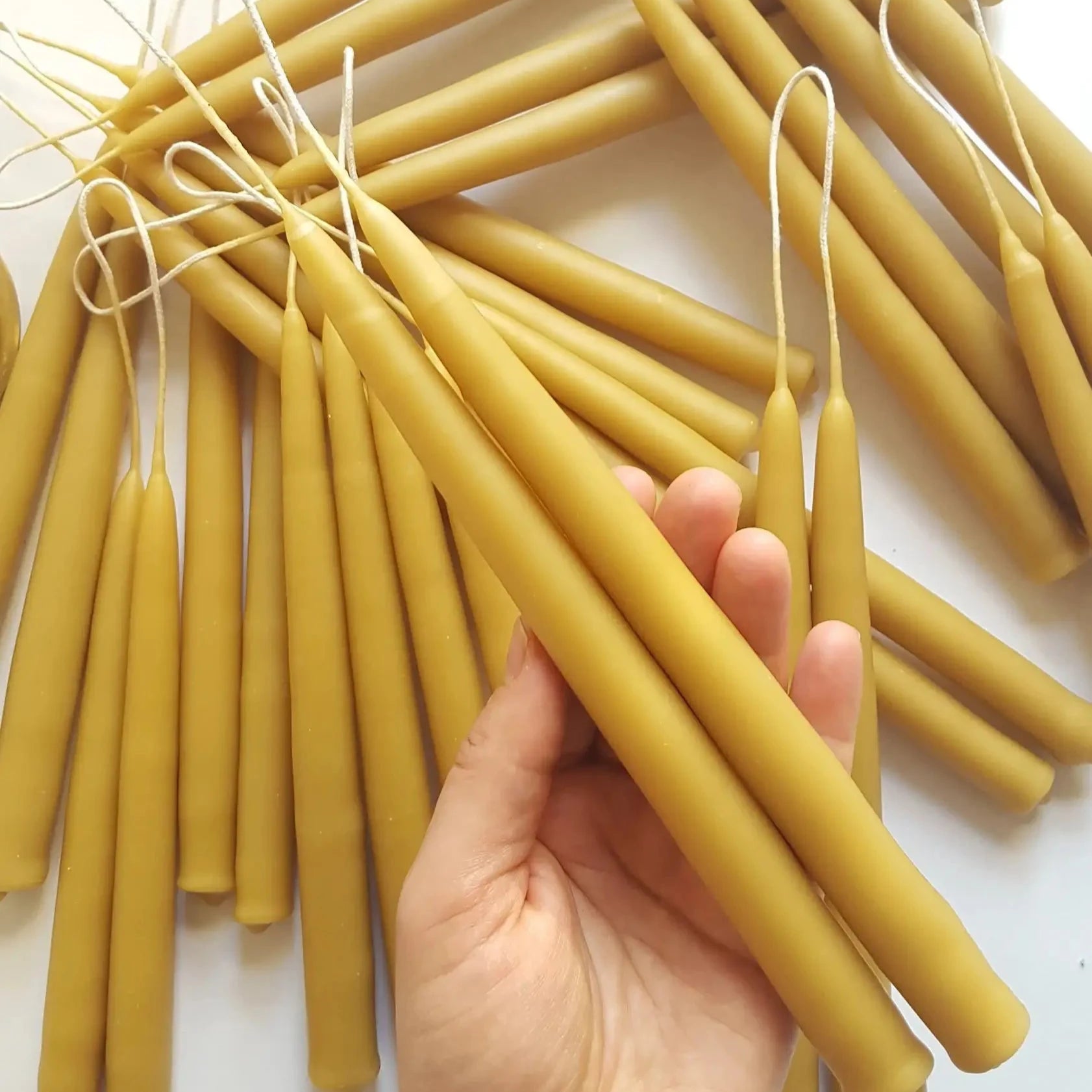 Dezenter, natürlicher Honigduft der Dinnerkerzen aus reinem Bienenwachs, beruhigend und angenehm für den Raum