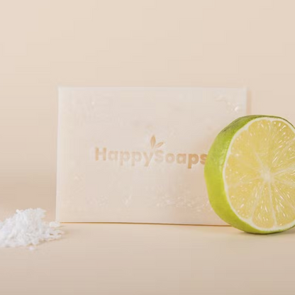 Sanft peelende Limetten Kokos Koerperseife mit Kokospulver und Shea Vegane Körperpflege – reichhaltige Seifenbar pflegt intensiv, spendet Feuchtigkeit und hinterlässt geschmeidige Haut.