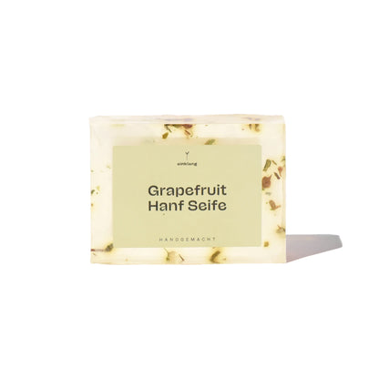 Handgemachte Grapefruit & Hanf Naturseife in fester Form, Frontansicht.