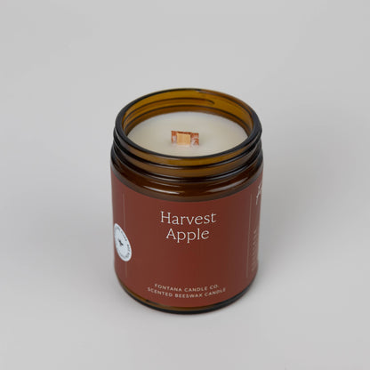 Detailaufnahme des unbehandelten Holzdochts der Harvest Apple Duftkerze, non-toxic