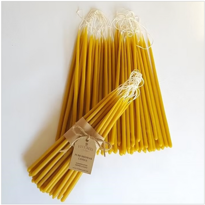 Handgezogene lange Bienenwachskerzen im 10er-Set aus naturbelassenem Wachs, filigran und handgefertigt