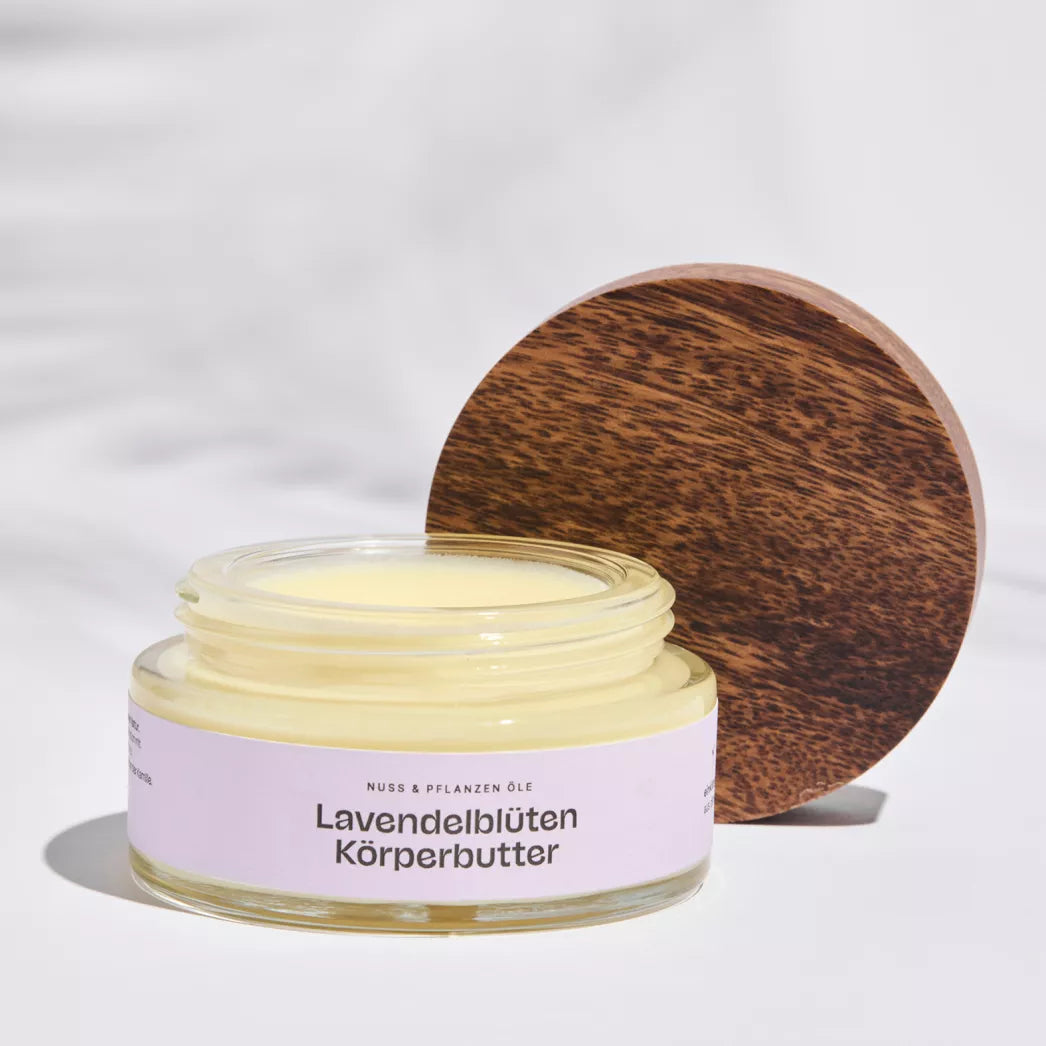 Lavendel Blüten Shea Körperbutter in nachhaltiger Verpackung, bio und naturrein