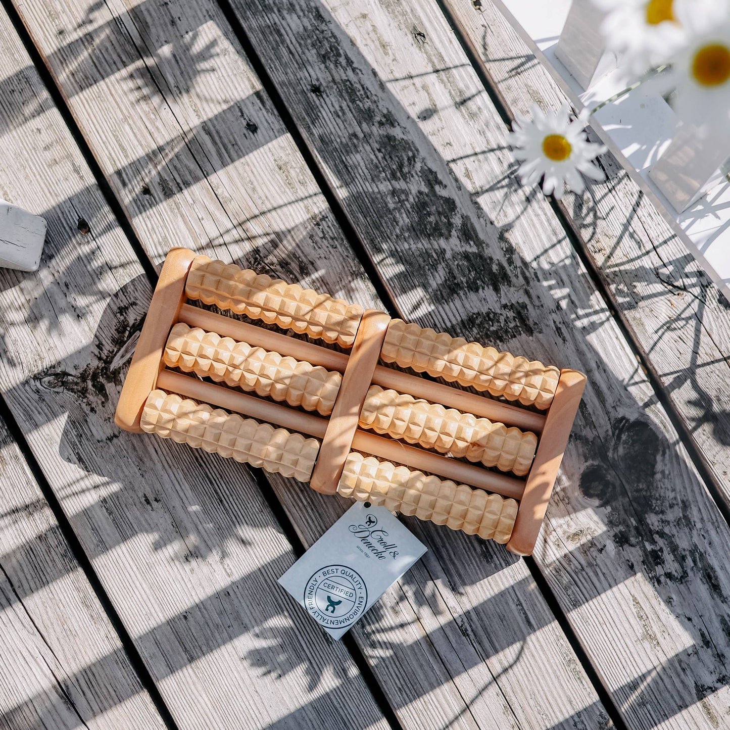 Fußreflexzonen-Massageroller aus Lotusholz mit rotierenden Rollen – aktiviert Energiefluss und löst Verspannungen im ganzen Körper.