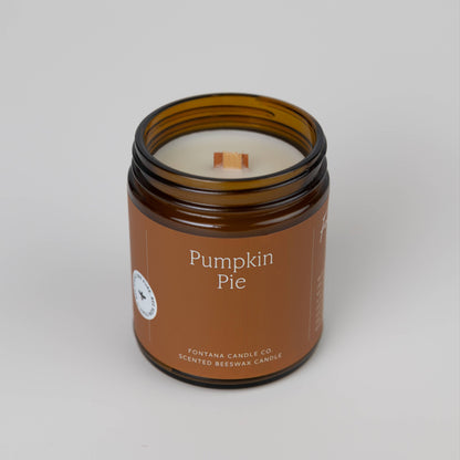 Detailaufnahme des unbehandelten Holzdochts der Pumpkin Pie Duftkerze, non-toxic