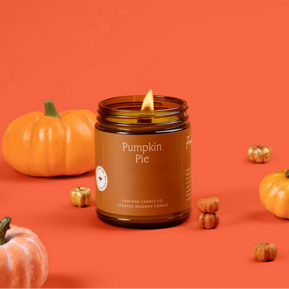 Pumpkin Pie Duftkerze mit Incis und ätherischen Oelen inszeniert, schadstofffrei