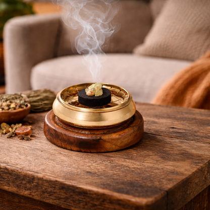 Räucherstövchen im Wohnraum platziert, dekorativ und funktional für Ruhe und Harmonie