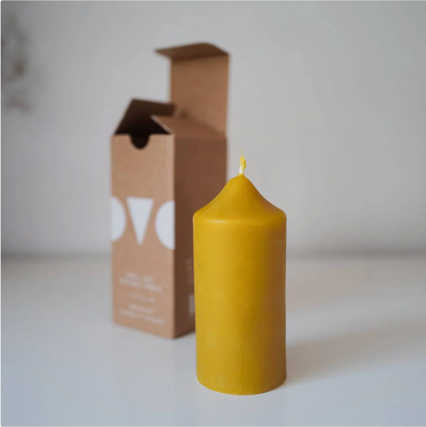 Säulen-Bienenwachskerze klein aus reinem Bienenwachs, schadstofffreie Naturkerze mit Baumwolldocht