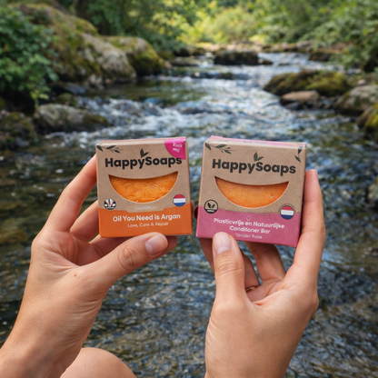 Argan Shampoo Seife und Rose Conditioner Seife am Fluss. Haarwäsche natürlich rein gepflegt.