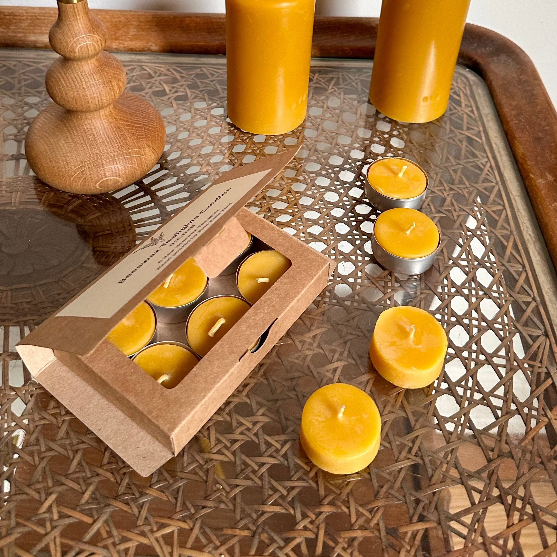 Dekoratives Teelicht aus reinem Bienenwachs ohne Aluminium, ideal für natürliche Wohnatmosphäre