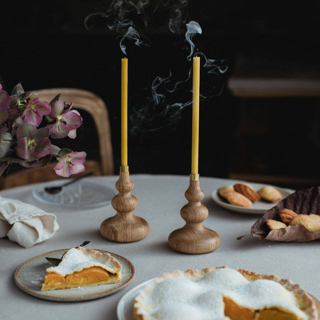 Skulpturaler Kerzenhalter für Tisch, Fensterbank oder Altar, reduziert und elegant