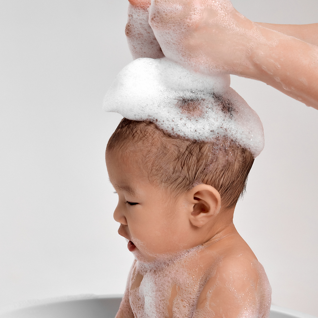 Milde Reinigung für empfindliche Kinderhaut und Haare – Aloe Vera, Hafermehl und Sheabutter pflegen sanft und spenden Feuchtigkeit.