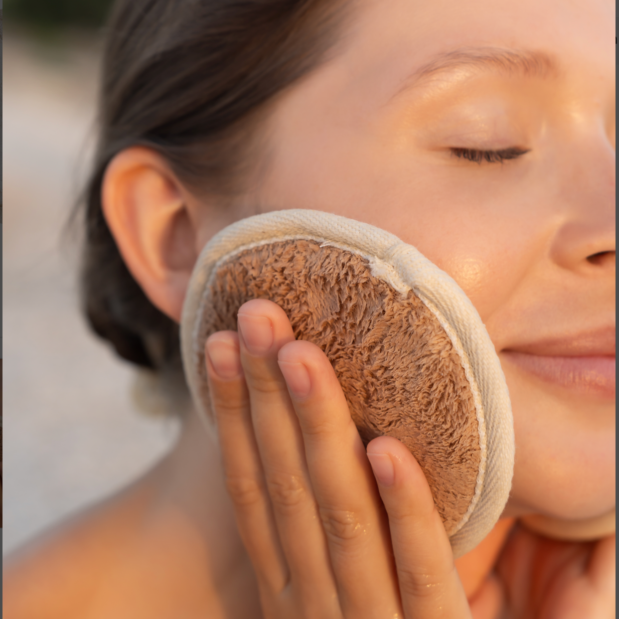 Wiederverwendbare Gesichtspads aus Baumwolle und Bambus-Viskose – entfernt Make-up, überschüssigen Talg und Schmutz schonend von empfindlicher Haut.