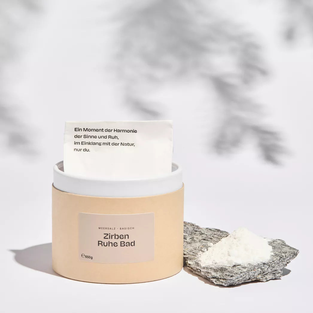 Zirben Ruhebadsalzmischung in nachhaltiger Verpackung, vegan und naturreine Inhaltsstoffe
