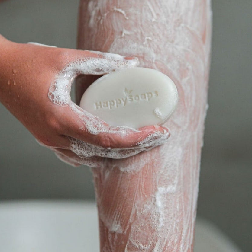 Plastikfreie feste Rasurseife – biologisch abbaubar, handgemacht in den Niederlanden, ideal für nachhaltige Pflege.